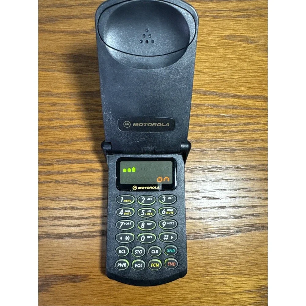 StarTAC 3000 Motorola Flip Phone In Box Charger Clip  Collectible